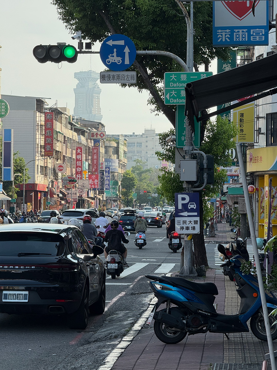 Kaohsiung street, outside a roast duck vendor